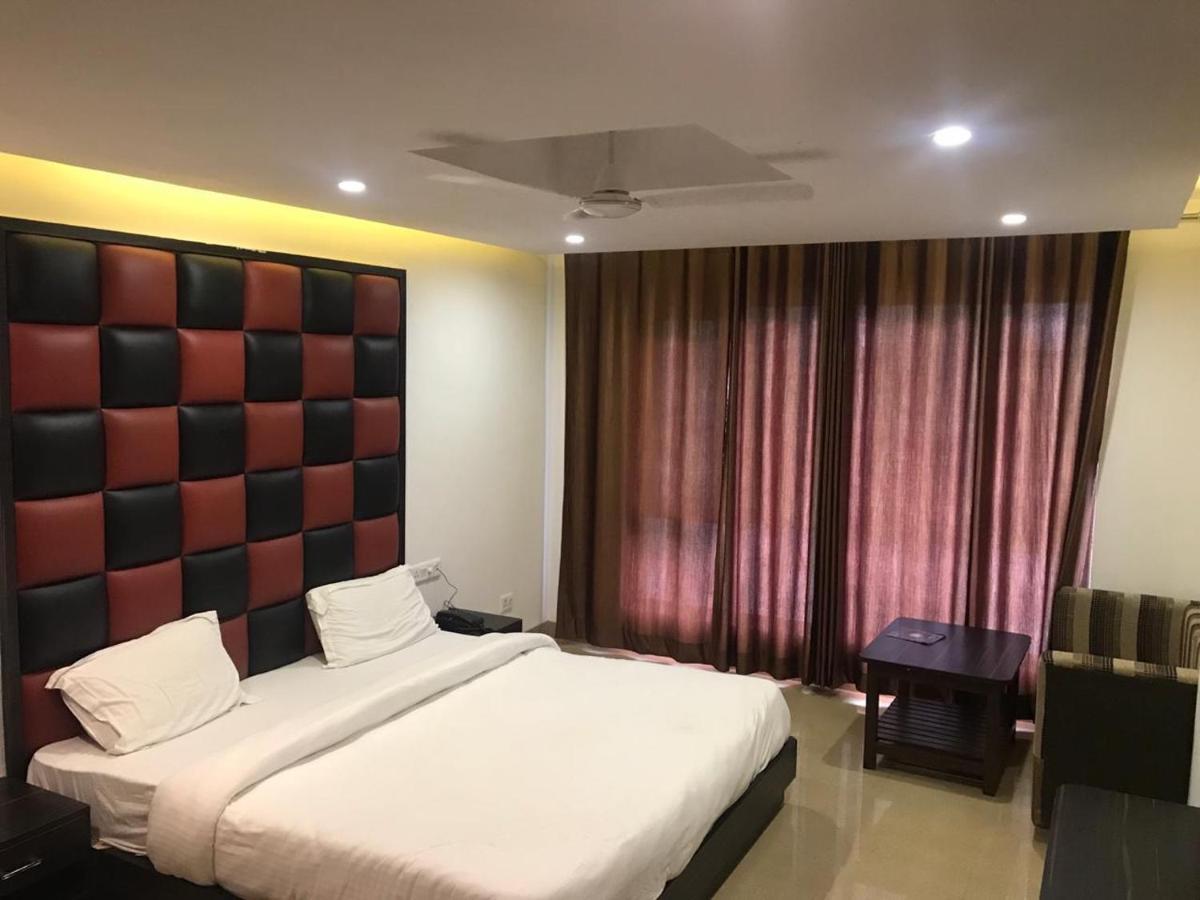 Savoy Residency Hotel Мусори Екстериор снимка