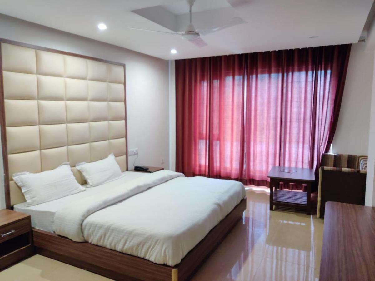Savoy Residency Hotel Мусори Екстериор снимка