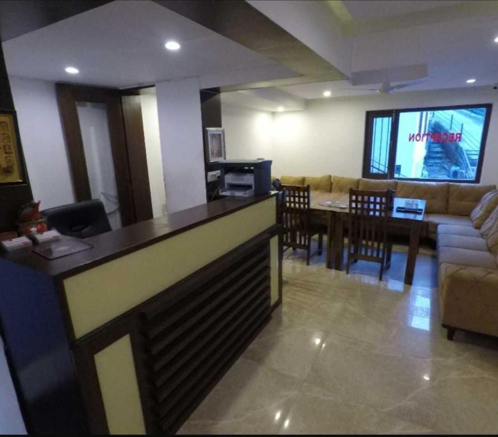Savoy Residency Hotel Мусори Екстериор снимка